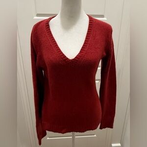 Max Mara Weekend. Brick Red V-Neck Cashmere Sweater. Size Large.